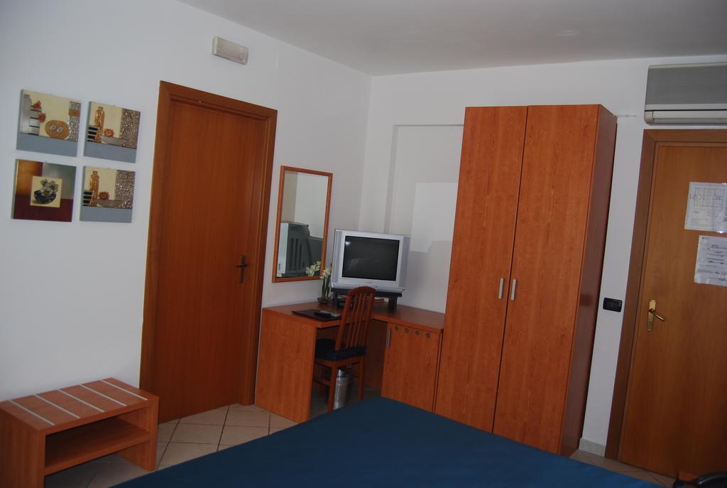 Telma Hotel Terracina Exterior foto